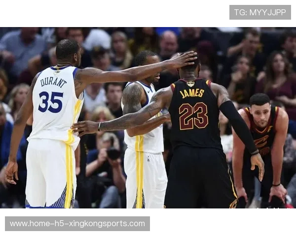 史诗级对决：杜兰特vs詹姆斯，谁是更强的“赛场王者”？